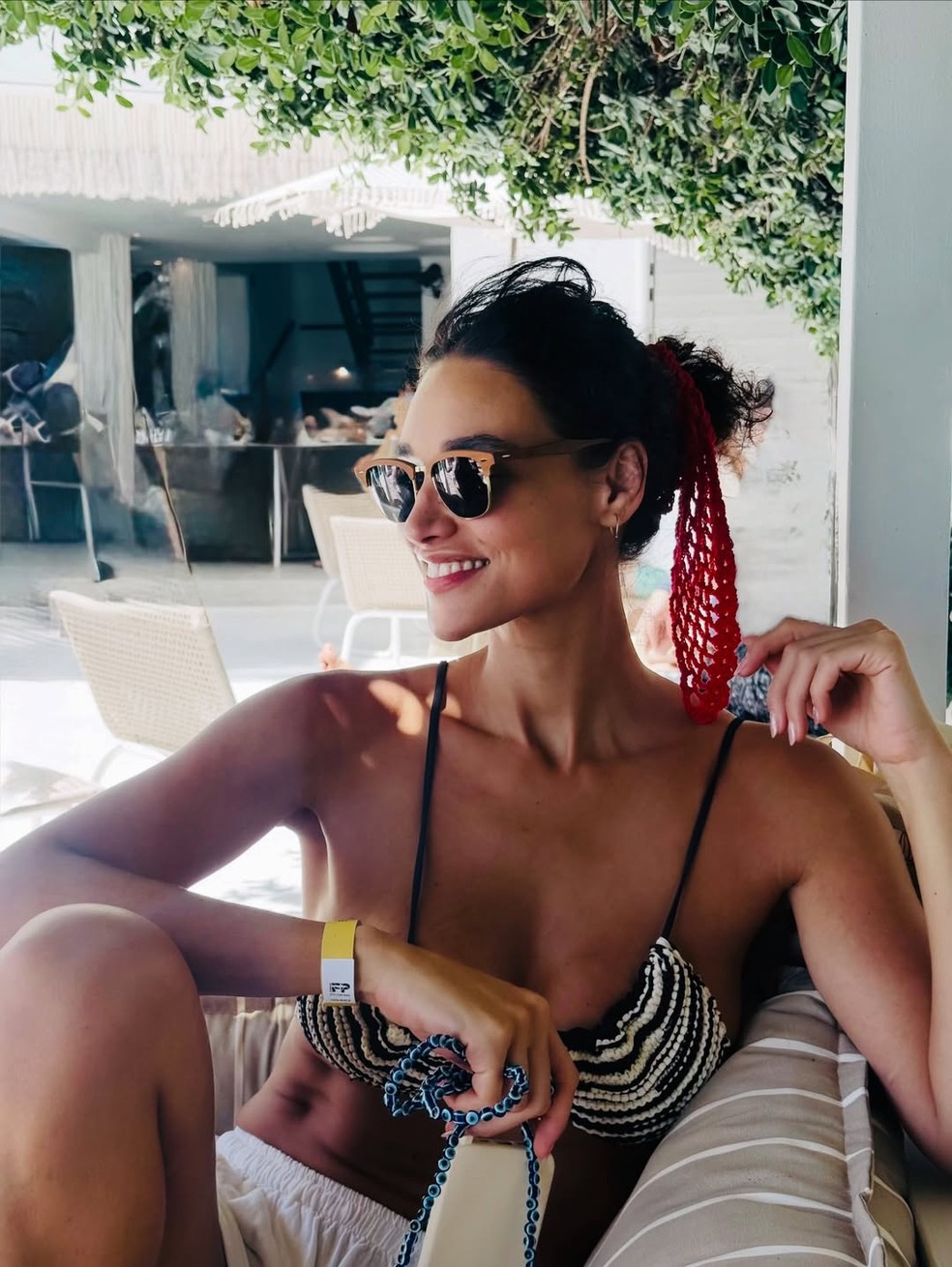 Débora Nascimento abre álbum renovando bronzeado em praia na Bahia com amigos — Foto: Reprodução/Instagram